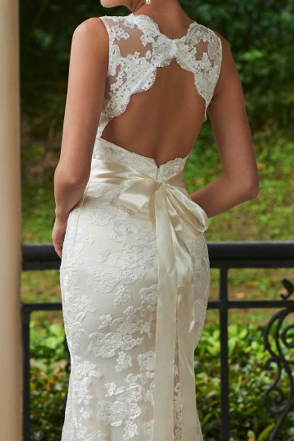 Robe de mariée fourreau à col en V, fermeture éclair et dentelle, traîne balayée WD135