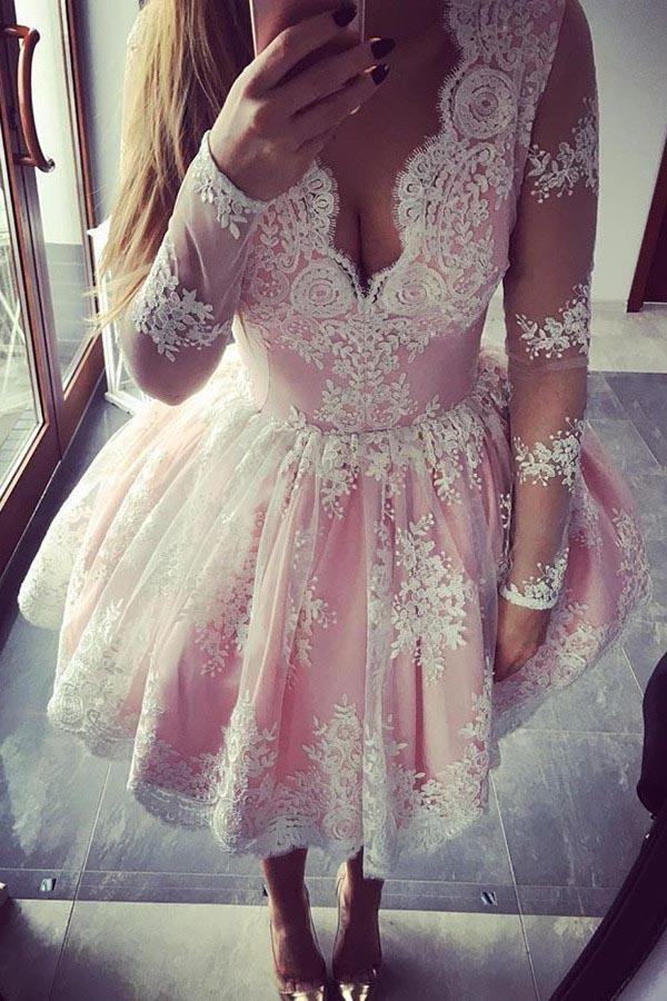 Vestido corto de tul rosa con escote en V, manga larga y apliques para baile de bienvenida PG160