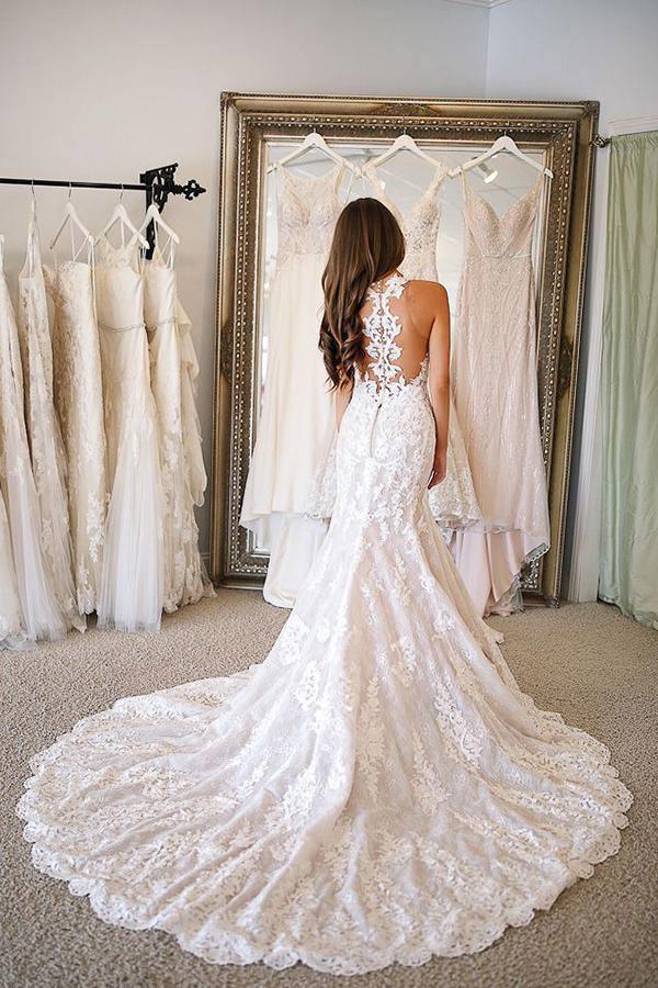 Robe de mariée sirène en dentelle à col en V et traîne balayée WD505