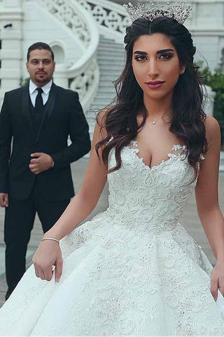 Vestidos de novia de corte princesa con escote en V y apliques de encaje WD187