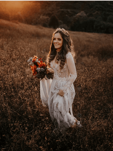 Vestido de novia bohemio de manga larga con escote en V, lunares, encaje y espalda descubierta WD433 