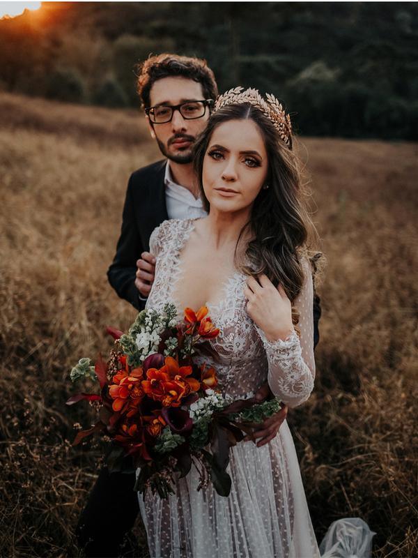 Robe de mariée bohème à pois en dentelle, col en V, dos nu et manches longues WD433 