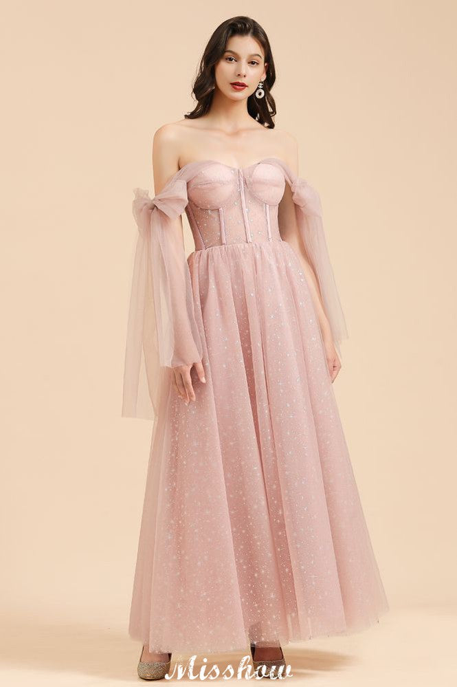 Robe de demoiselle d'honneur rose poudré à col en V, manches en mousseline à volants et coupe trapèze