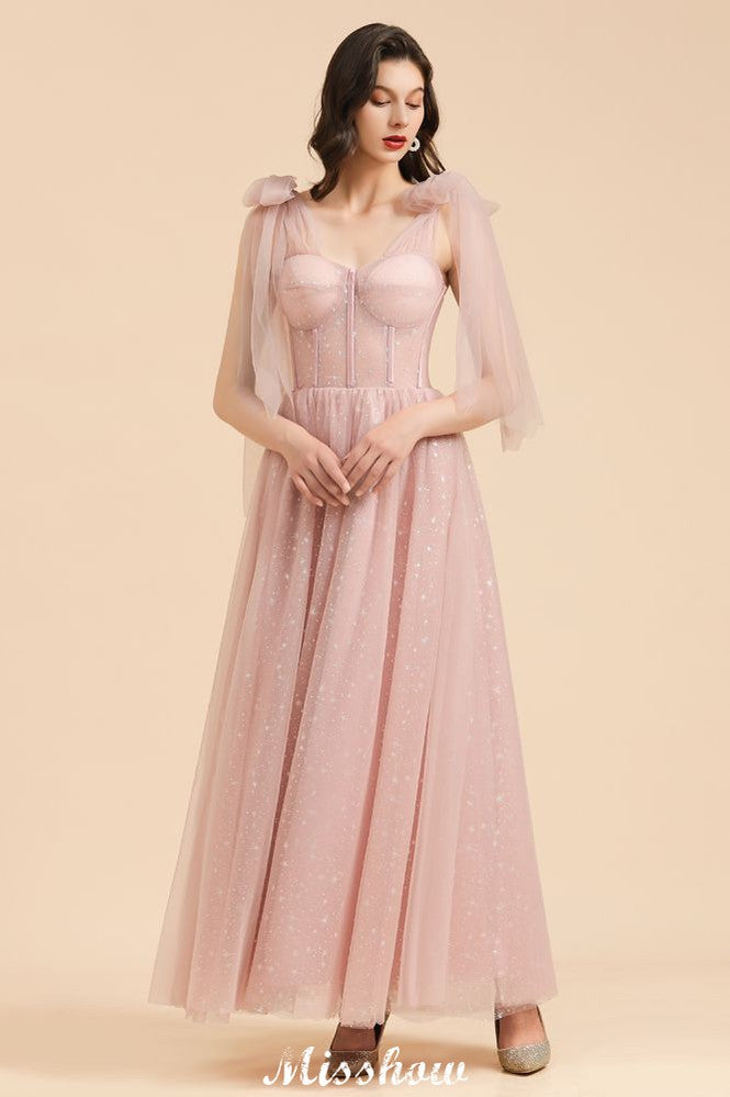 Robe de demoiselle d'honneur rose poudré à col en V, manches en mousseline à volants et coupe trapèze