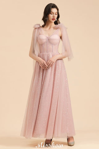 Robe de demoiselle d'honneur rose poudré à col en V, manches en mousseline à volants et coupe trapèze