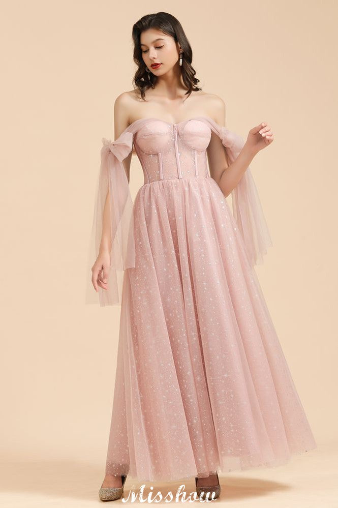 Robe de demoiselle d'honneur rose poudré à col en V, manches en mousseline à volants et coupe trapèze