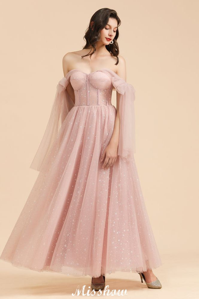 Robe de demoiselle d'honneur rose poudré à col en V, manches en mousseline à volants et coupe trapèze