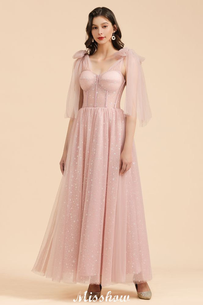 Robe de demoiselle d'honneur rose poudré à col en V, manches en mousseline à volants et coupe trapèze