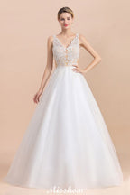 Robe de mariée princesse longue en dentelle transparente à col en V et coupe trapèze