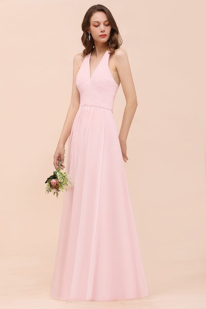 Robe de demoiselle d'honneur maxi sans manches à col en V, rose en mousseline, idéale pour un mariage de plage.