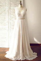 Robe de mariée sans manches à col en V et dos nu avec ceinture en dentelle PG200
