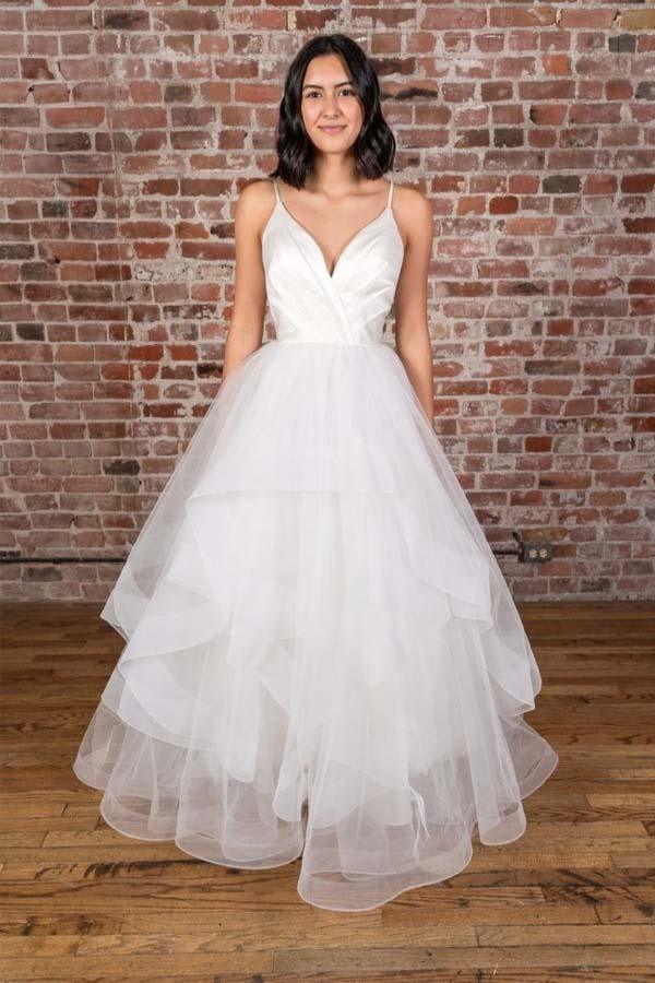 Vestido de novia blanco satinado hasta el suelo, con tirantes y escote en V, sin volantes WD425