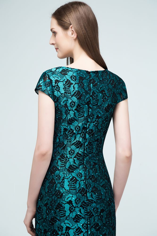 Robe de bal sirène mi-longue à col en V ornée d'appliqués de dentelle