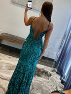 Velvetia | Robe de bal longue à sequins, coupe fourreau, col V et fente