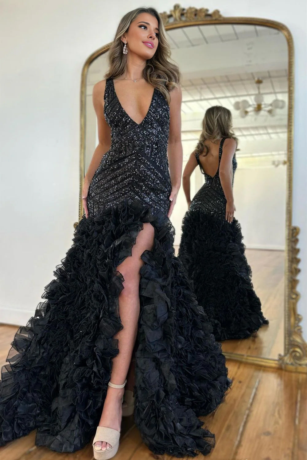 Vevina | Robe de bal longue sirène noire à sequins et volants, col en V