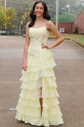 Victorie | Robe de bal trapèze en mousseline superposée, bretelles spaghetti et appliques, fente