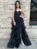 Vina | Vestido de fiesta negro de tul corte A sin tirantes con apliques
