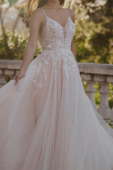 Robes de mariée blanches vintage en dentelle, coupe trapèze, décolleté cœur, sans manches, ornées d'appliqués