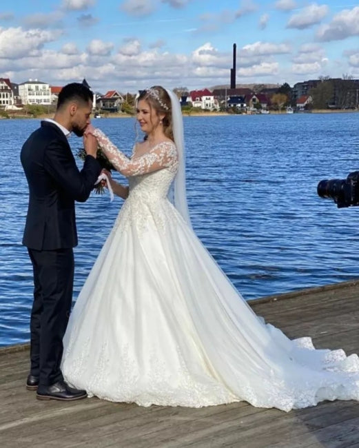 Vestidos de novia vintage de encaje corte A con mangas