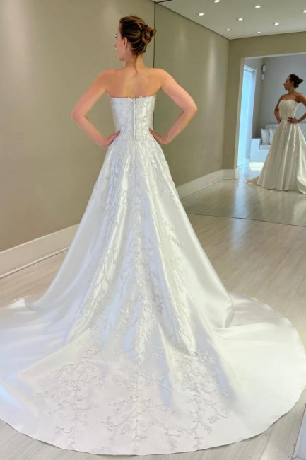 Robe de mariée longue blanche vintage en satin, coupe trapèze, sans manches, ornée d'appliqués