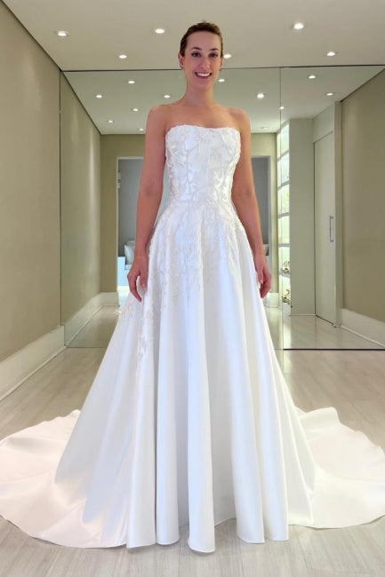 Robe de mariée longue blanche vintage en satin, coupe trapèze, sans manches, ornée d'appliqués