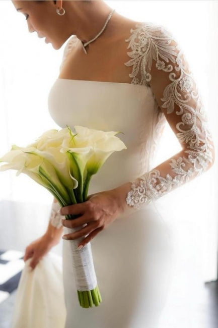 Robe de mariée blanche vintage en satin et dentelle, manches longues, ornée d'appliqués