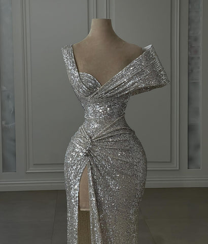 Robe de bal argentée vintage à sequins, sans manches, épaules dénudées et fente sur le devant