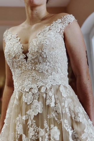 Vestidos de novia vintage largos de encaje corte A con cola