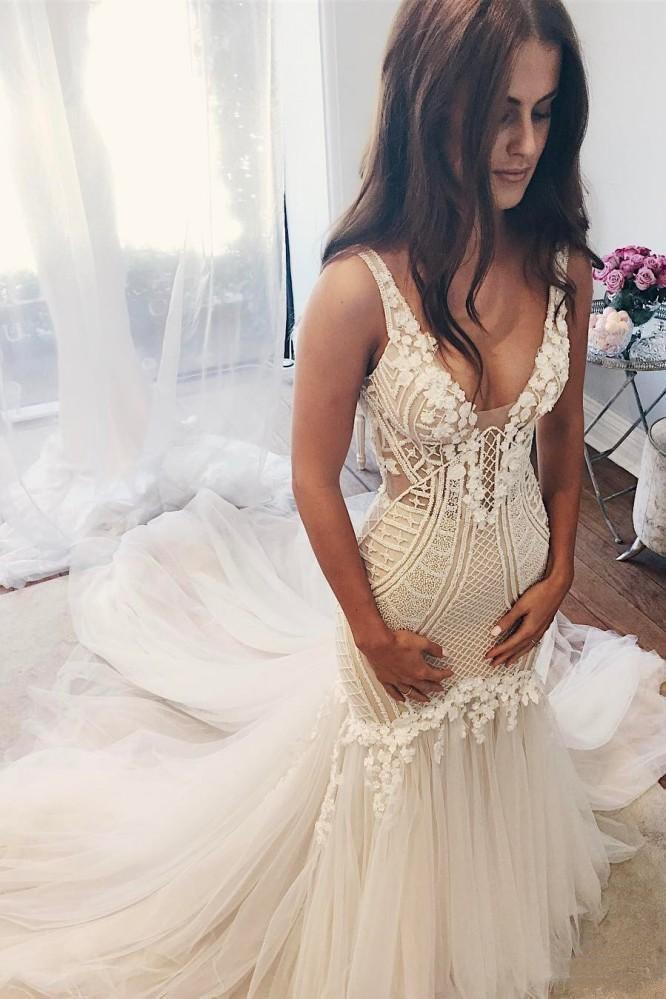 Robe de mariée vintage longue sirène en tulle dos nu et col en V