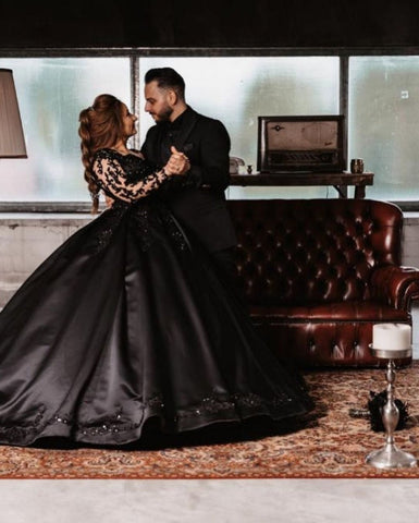 Vestidos de novia negros estilo princesa vintage con mangas