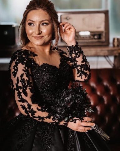 Vestidos de novia negros estilo princesa vintage con mangas