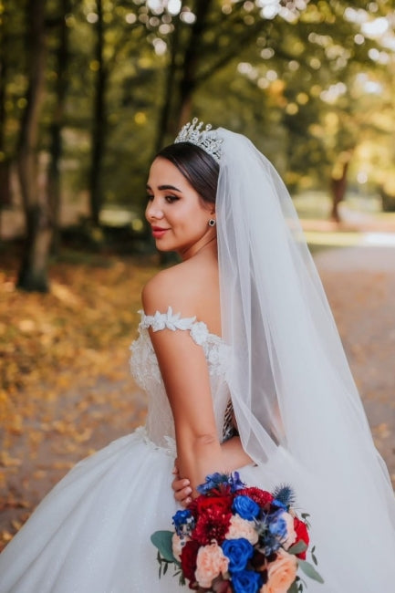 Vestidos de novia vintage de princesa con hombros descubiertos, escote en V y encaje sin mangas