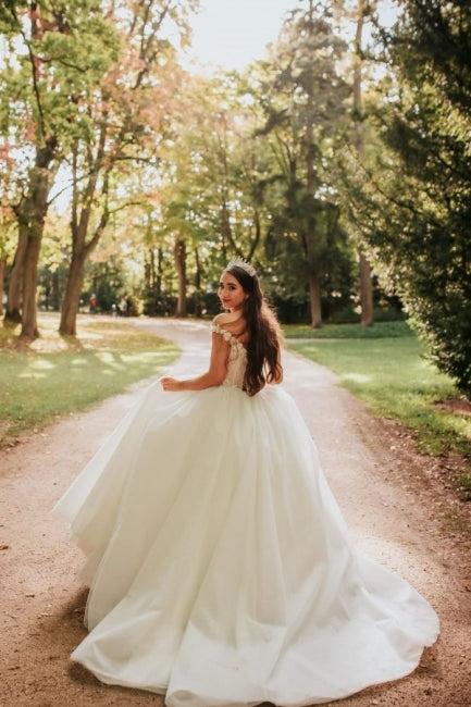 Vestidos de novia vintage de princesa con hombros descubiertos, escote en V y encaje sin mangas