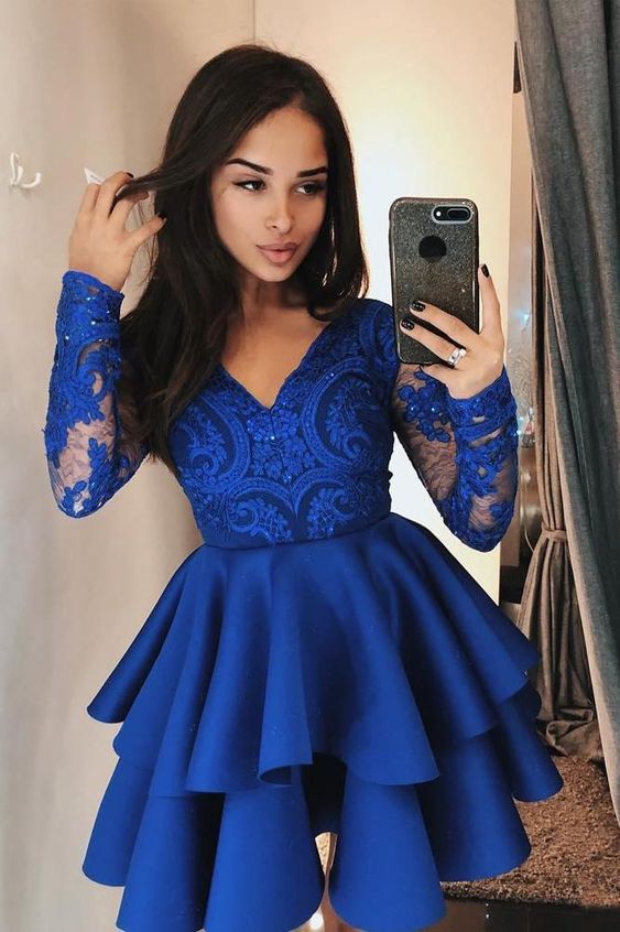 Robe de bal vintage courte en satin dentelle, coupe trapèze, col en V et manches