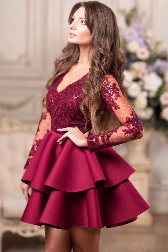 Robe de bal vintage courte en satin dentelle, coupe trapèze, col en V et manches