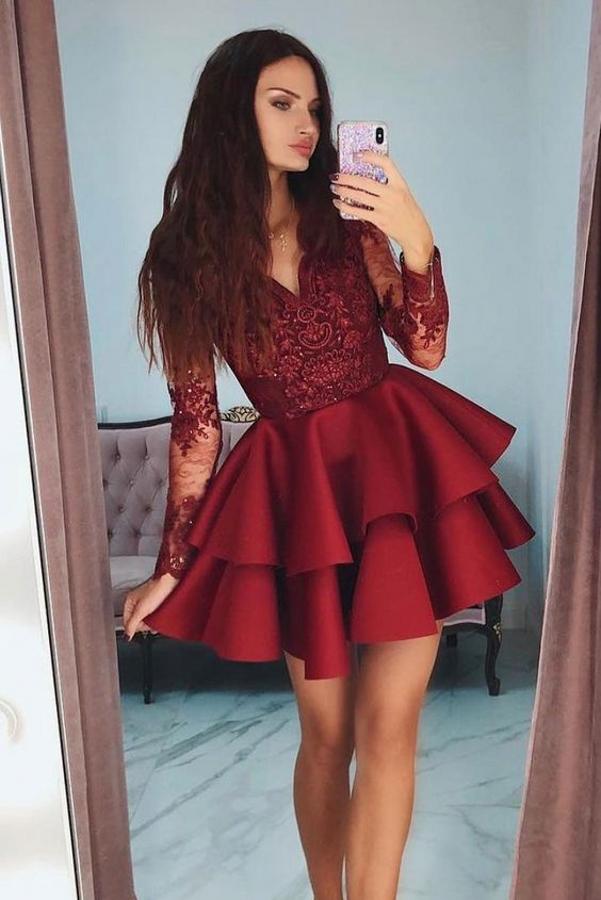Robe de bal vintage courte en satin dentelle, coupe trapèze, col en V et manches