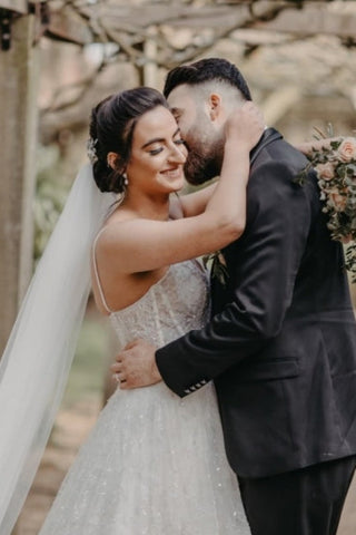 Vestidos de novia vintage de tul, sin mangas, corte en A, hasta el suelo, con tirantes finos y pedrería. 