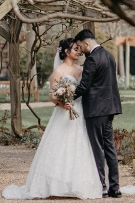 Vestidos de novia vintage de tul, sin mangas, corte en A, hasta el suelo, con tirantes finos y pedrería. 