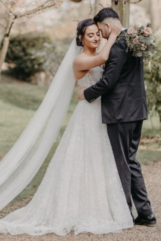 Vestidos de novia vintage de tul, sin mangas, corte en A, hasta el suelo, con tirantes finos y pedrería. 