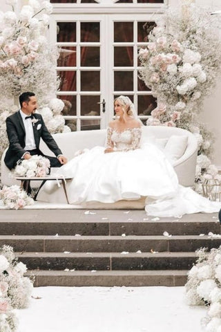 Vestido de novia vintage blanco de manga larga estilo princesa, de satén con encaje.