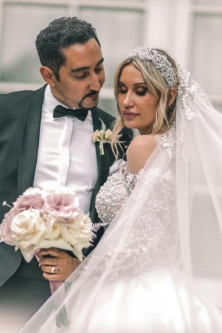 Vestido de novia vintage blanco de manga larga estilo princesa, de satén con encaje.