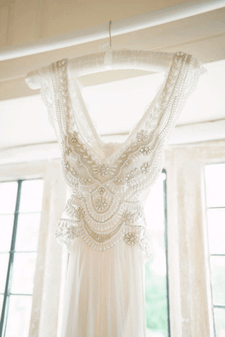 Robe de mariée modeste à décolleté en V profond et dos nu, idéale pour la plage (WD539)