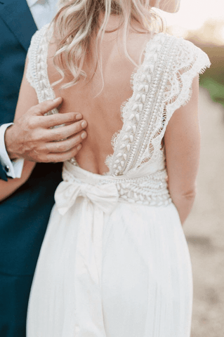 Robe de mariée modeste à décolleté en V profond et dos nu, idéale pour la plage (WD539)