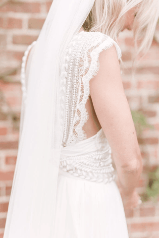 Robe de mariée modeste à décolleté en V profond et dos nu, idéale pour la plage (WD539)