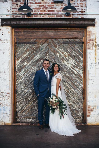 Vestido de novia romántico corte A con escote en V, bordado y corte sexy en gasa WD490