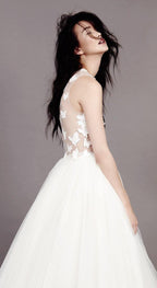 Robe de mariée ivoire en tulle, coupe trapèze, ornée d'appliques papillon, modèle WD421