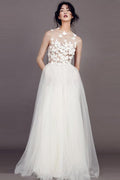 Robe de mariée ivoire en tulle, coupe trapèze, ornée d'appliques papillon, modèle WD421