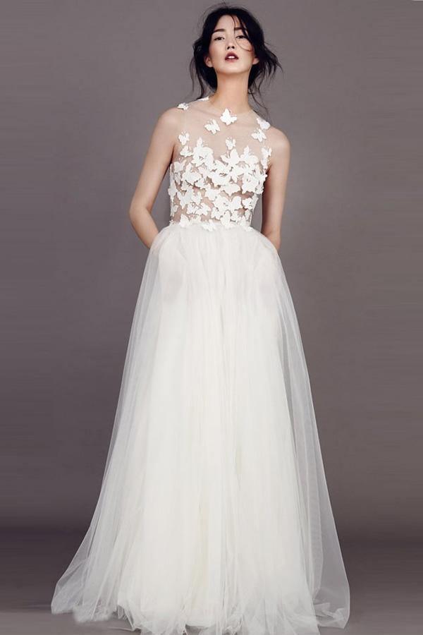 Robe de mariée ivoire en tulle, coupe trapèze, ornée d'appliques papillon, modèle WD421