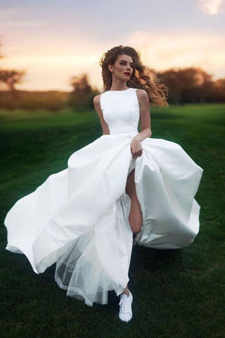 Robe de mariée en satin simple, coupe trapèze, longue traîne, modèle WD449