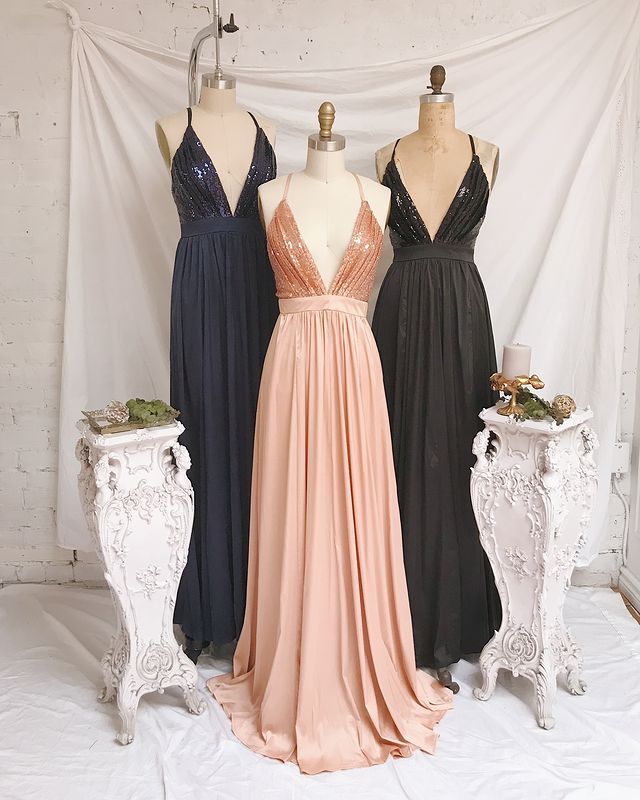 Vestido de dama de honor con escote en V y lentejuelas en oro rosa para invitada de boda